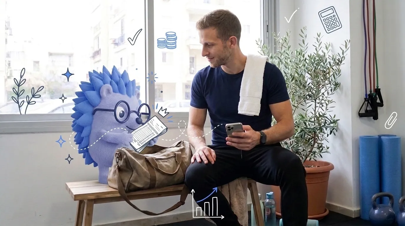 צחי, מאמן כושר, שולח ללקוח חשבונית מהטלפון בין אימונים. קיפי, המסקוט של Keep, מכניס לתיק פנקס קבלות ישן.