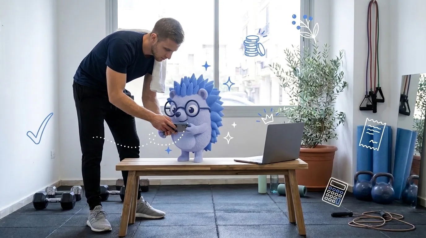 צחי, מאמן כושר, מפיק קבלה בטלפון אחרי אימון. קיפי, המסקוט של Keep, מחזיק לו את הטלפון יציב.